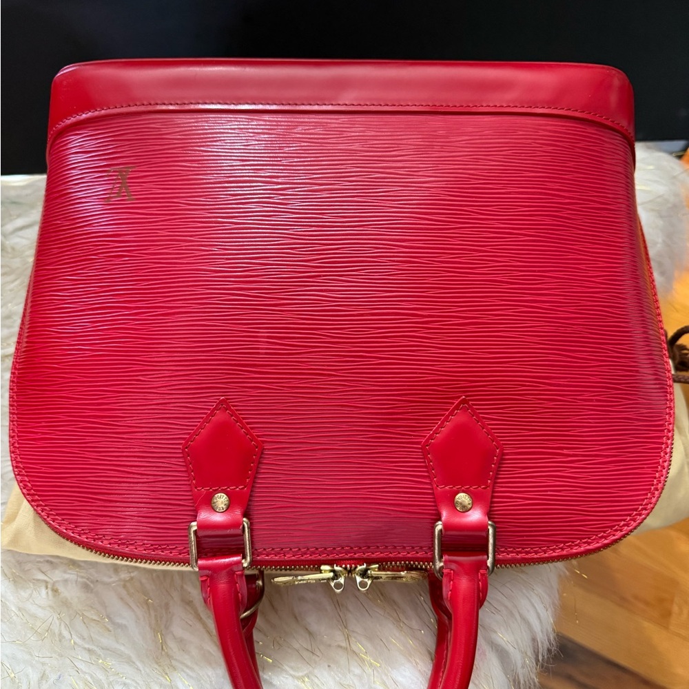 Auth Vintage Louis Vuitton Alma Pm red epi handbag with duster
